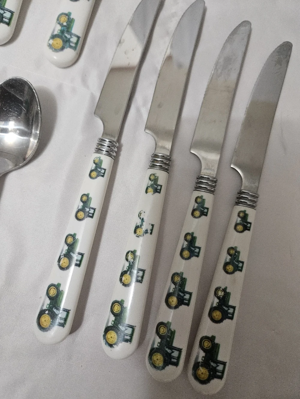 Gibson Flatwear Set Green Tractor Serves 4 USED!!